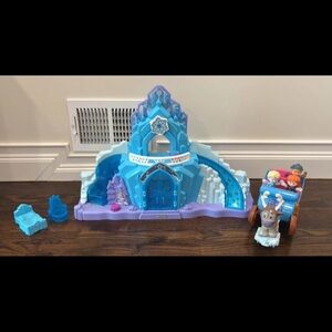 Little People Frozen Castle, Sleigh & Character Bundle